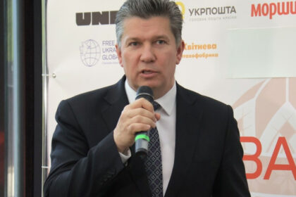 un fost ministru ucrainean a fost pus sub acuzare intr o schema prin care barbatii erau ajutati sa scape de serviciul militar 6a369ae45b7a9