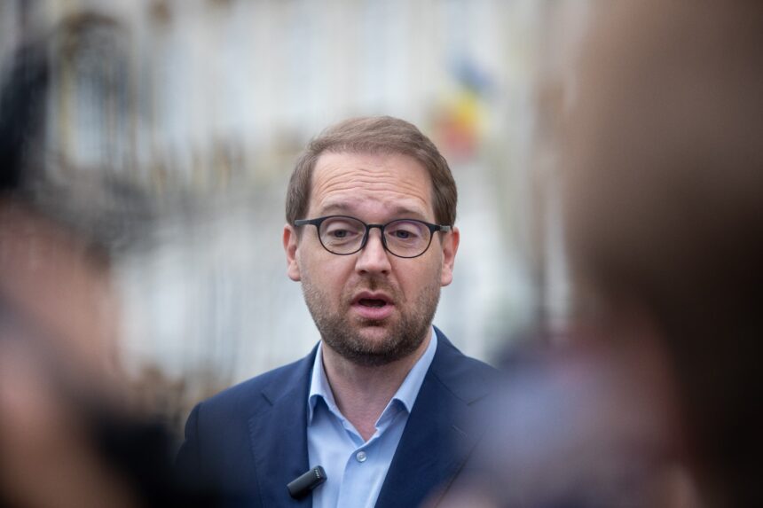 usr decapitata fritz declarat incompatibil de inalta curte pierde sefia partidului si primaria 6a33ec13659f0