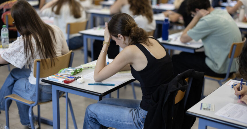 val de canicula in franta temperaturi de pana la 40c examenele de bacalaureat ar putea fi amanate 6a33dbc574a12