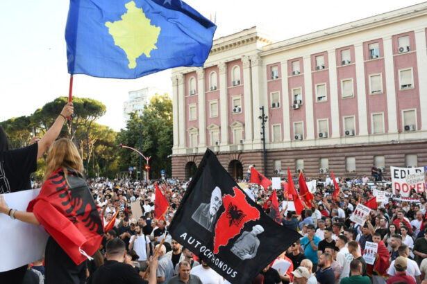video ce se intampla in tara asta e o nebunie nou protest in albania impotriva unui alt proiect imobiliar de lux pe coasta adriaticii 6a2db140343e6