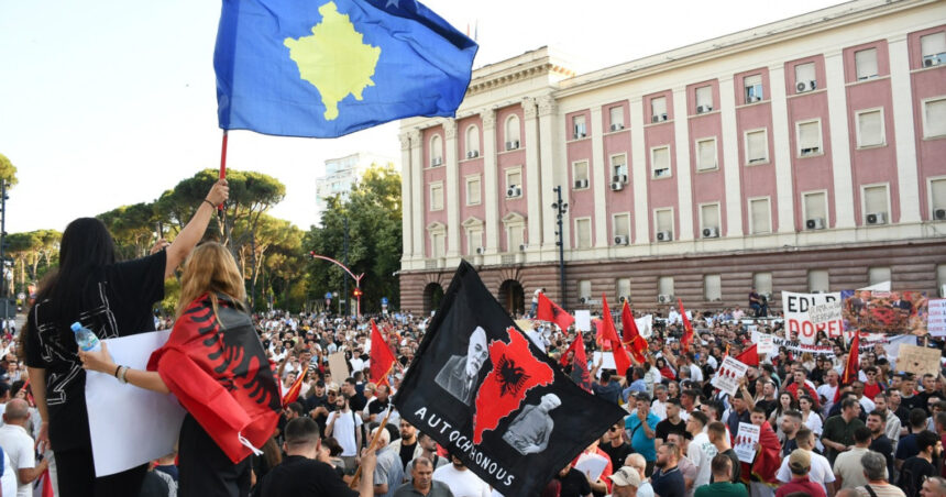 video ce se intampla in tara asta e o nebunie nou protest in albania impotriva unui alt proiect imobiliar de lux pe coasta adriaticii 6a2db140343e6