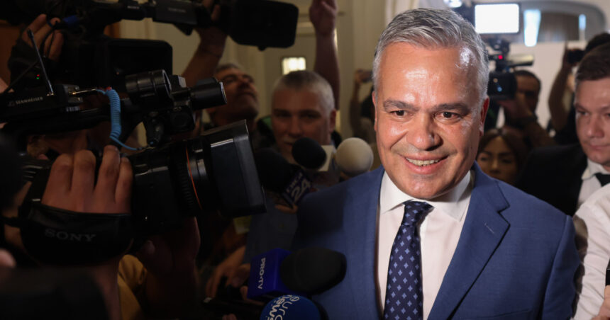 video din ce a facut avere noul premier desemnat adrian vestea este contabil de profesie si a fost timp de 12 ani primar al orasului rasnov 6a30f9ada805d