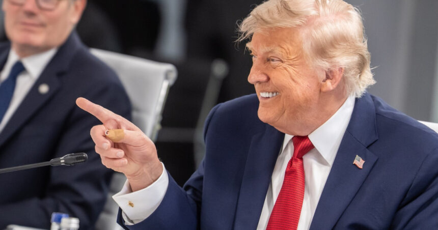 video eu sunt seful le a transmis donald trump liderilor adunati la summitul g7 cum au reactionat cei din sala 6a32917c78c5e