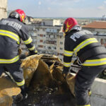 video momentul in care furtuna smulge acoperisul unui bloc in targoviste vijelia a facut ravagii un om a fost ranit 6a42bbc8d4c70