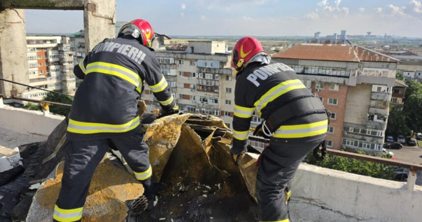 video momentul in care furtuna smulge acoperisul unui bloc in targoviste vijelia a facut ravagii un om a fost ranit 6a42bbc8d4c70