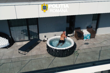 video momentul in care un roman urmarit international este saltat de politisti dintr o piscina gonflabila de pe terasa apartamentului sau 6a3fab91c5319