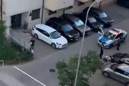 video panica intr un cartier din bucuresti doua clanuri rivale s au amenintat cu topoare si pistoale 6a317162da3fb