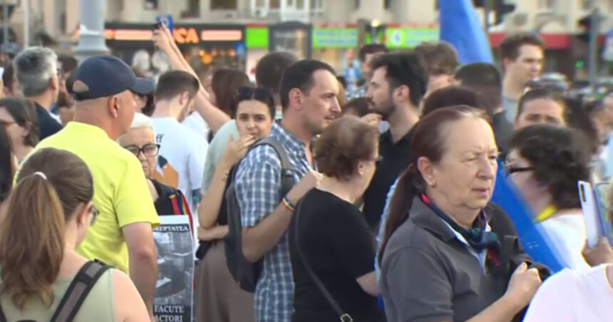 video protest in piata victoriei romania e sub asediu cand sistemul se lupta sa nu se schimbe nimic este timpul sa iesim in strada 6a3588f65b020