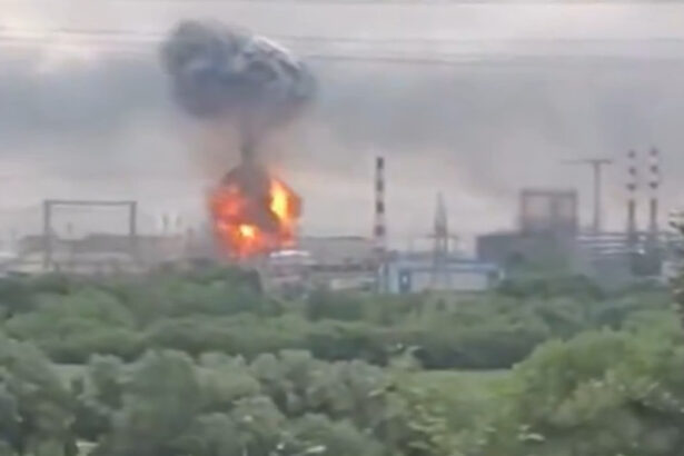 video rafinaria de petrol din moscova a fost din nou atacata de dronele ucrainene explozie uriasa in capitala rusiei 6a33921162496