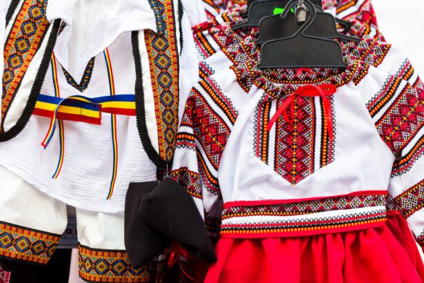 ziua universala a iei 2026 de ce este sarbatorita pe 24 iunie si ce simbolizeaza camasa traditionala romaneasca 6a3b57faf3e33