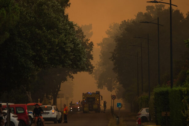 a fost ca intr un film catastrofa marturii ale oamenilor evacuati din calea incendiului urias din franta 6a685fe34964f