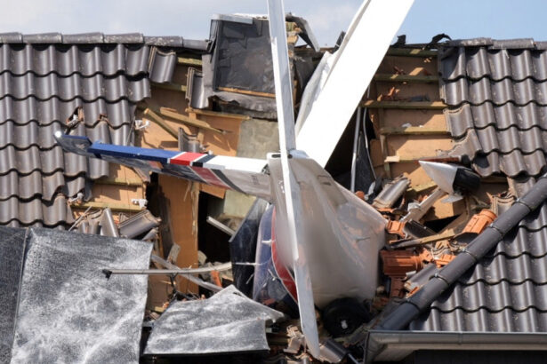 accident aviatic langa bremen un avion de mici dimensiuni s a prabusit peste o casa 6a651e83dc46b