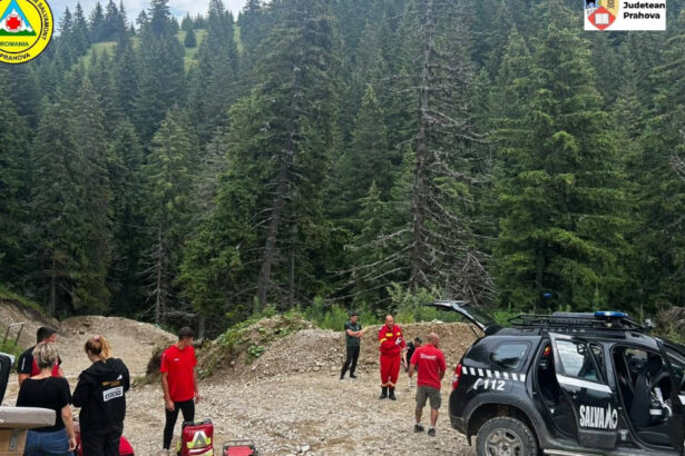 accident grav in muntii ciucas patru persoane ranite dupa ce o masina s a izbit de o stanca interventie dificila a salvatorilor 6a5df359c33c5