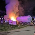 accident intre un tren de calatori care se indrepta spre constanta si o autocisterna 200 de calatori evacuati camionul a luat foc 6a631e4111a05