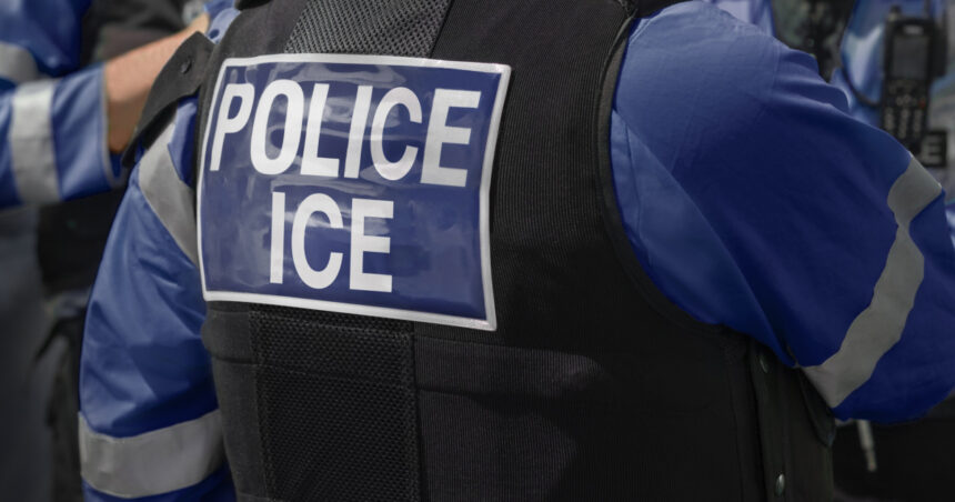 administratia trump suspenda majoritatea controalelor ice in trafic dupa ce agentii au impuscat mortal doi migranti 6a5723c81a81a