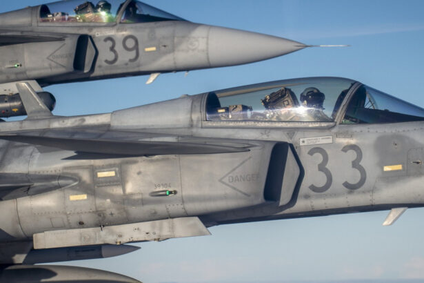 avioane de lupta ungare jas 39 gripen ale nato au fost ridicate la granita cu romania pentru interceptarea unui avion de linie chinez 6a494f60a1486