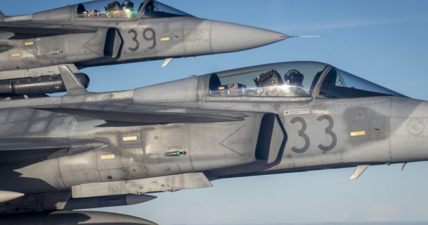 avioane de lupta ungare jas 39 gripen ale nato au fost ridicate la granita cu romania pentru interceptarea unui avion de linie chinez 6a494f60a1486