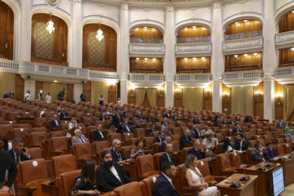 bonusurile pentru angajatii anaf si ai autoritatii vamale plafonate la 12 din fondul de salarii proiectul a trecut de senat 6a684cd3a73cf