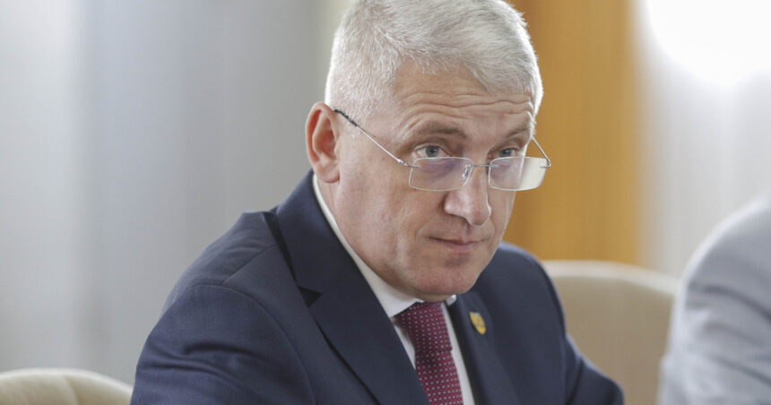 ca la club in birourile aep tutuianu si au adus narghilea si tot ce era necesar sa se simta bine in timpul programului 6a4d0111d9054