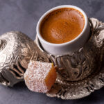 cafeaua nu este doar o bautura ce spun ritualurile din jurul ei despre felul in care traim 6a451f92104de