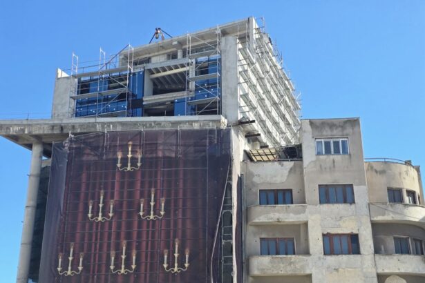 cea mai urata cladire din piata ovidiu se apropie de finalizare investitorul a primit permisiunea sa faca anumite modificari 6a5d2a1ba2070