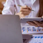 cine poate iesi mai devreme la pensie in romania lista domeniilor in care se reduce varsta standard si conditiile prevazute de lege 6a51cf92d91ca