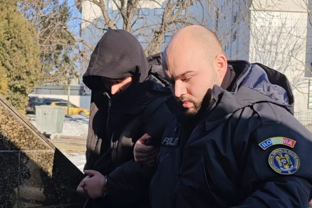 crima din poarta 6 dupa ce si a ucis mama a trimis un mesaj sefei anuntand in numele ei ca isi da demisia a pus langa cadavru odorizante si i a scris un memoriu 6a4af473d5268