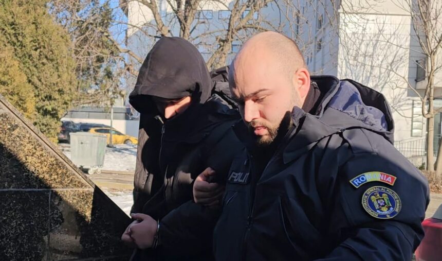 crima din poarta 6 dupa ce si a ucis mama a trimis un mesaj sefei anuntand in numele ei ca isi da demisia a pus langa cadavru odorizante si i a scris un memoriu 6a4af473d5268