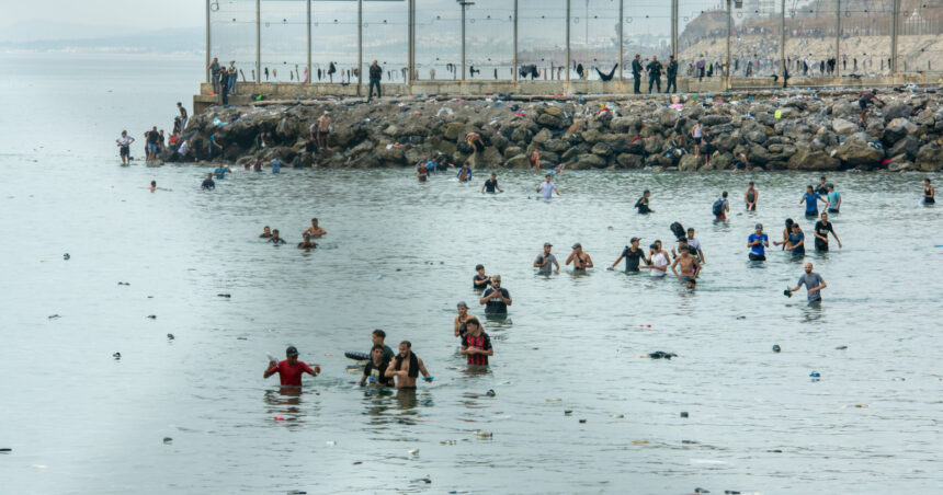 criza migrantilor din ceuta provoaca reactii in europa italia suspenda partial schengen cu spania franta germania intaresc controale 6a6ce80d0cd00