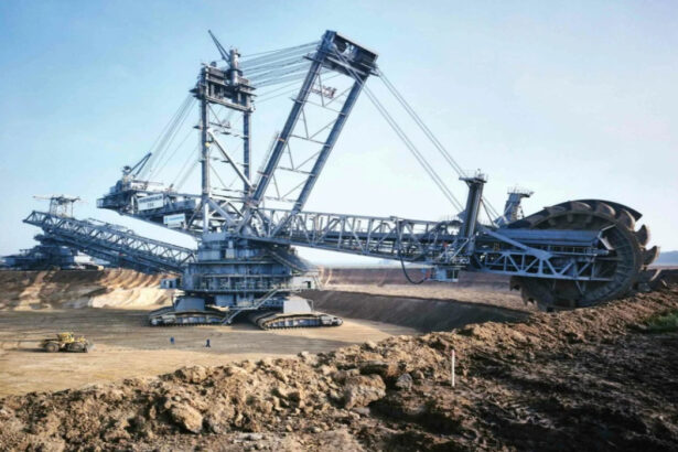cum functioneaza cea mai grea masinarie construita vreodata lunga cat doua terenuri de fotbal bagger 293 cel mai mare excavator din istorie 6a548306073d9