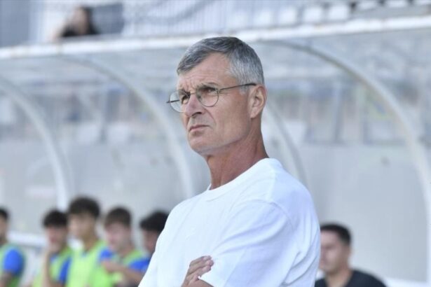 debut cu sperante si emotii pentru farul constanta in fieful universitatii cluj 6a5d361504c59