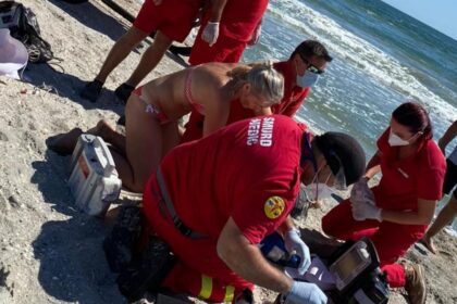 doua interventii pe litoral o persoana scoasa din mare la vama veche si un copil de 11 ani in mamaia 6a48e9f526610