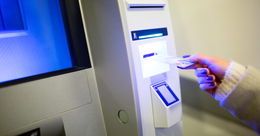 escrocherie cu atm uri bitcoin si falsi reprezentanti asf doi tineri retinuti dupa ce au inselat o femeie cu aproape 287 000 de lei 6a5b2d52b067f