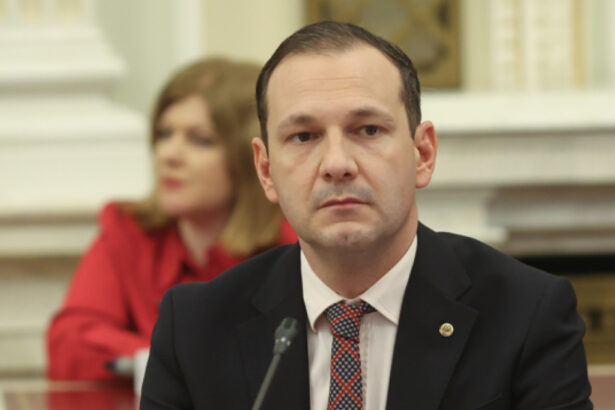 exclusiv medicul radu tincu daca legea salarizarii va fi adoptata va duce la agravarea deficitului de personal din ati si primiri urgente 6a6904f2e7fd7