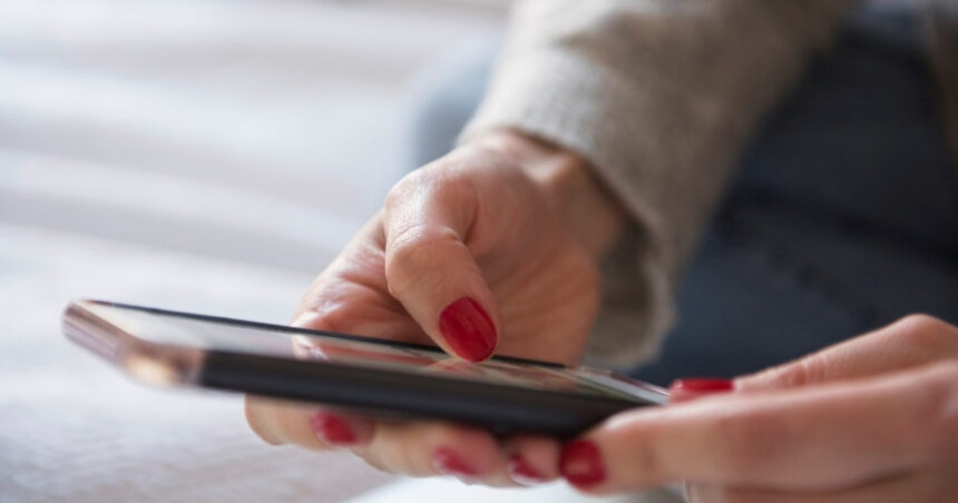 folosirea excesiva a telefonului poate afecta mainile si degetele cum pot fi prevenite artrita si sindromul de tunel carpian 6a5d9f2471fc4