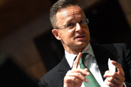 fostul ministru de externe al ungariei peter szijjarto a renuntat la mandatul parlamentar pentru a se alatura industriei auto chineze 6a58a0510d6a2