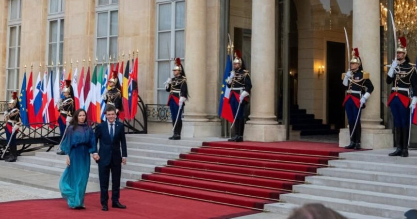 foto nicusor dan si mirabela gradinaru la palatul elysee presedintele si partenera sa au participat la receptia de ziua frantei 6a55d2222c24d