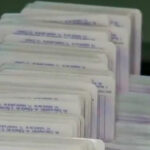 frauda la examenul pentru permis candidatii primeau din exterior raspunsurile la teste folosind aparatura audio video 6a638a6181362
