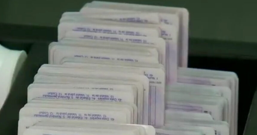frauda la examenul pentru permis candidatii primeau din exterior raspunsurile la teste folosind aparatura audio video 6a638a6181362
