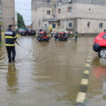galerie foto capitala si cinci judete afectate de ploi peste 100 de case inundate mai multe persoane evacuate in prahova 6a60fc4dbe1fa