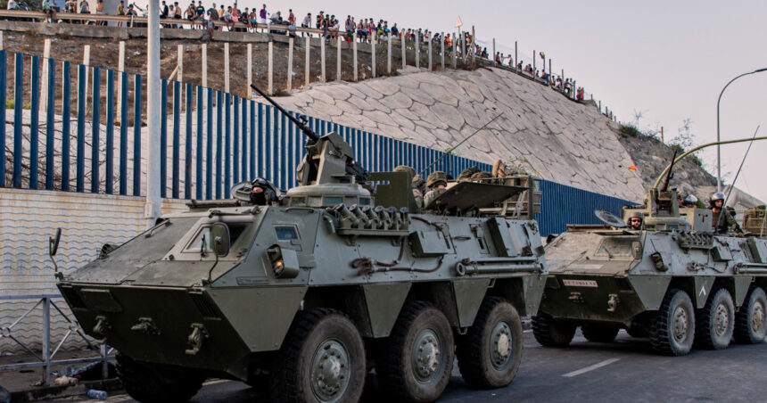 galerie foto spania trimite trupe in ceuta frontiera e in colaps total controalele la granita au cedat mii de migranti au intrat in enclava 6a6c3f4bb3eac