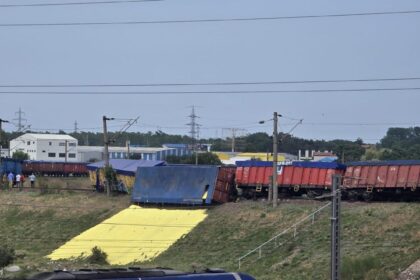 galerie foto vagon cu sulf rasturnat si altele deraiate in regionala cfr palas din constanta 6a58f4760ba8e