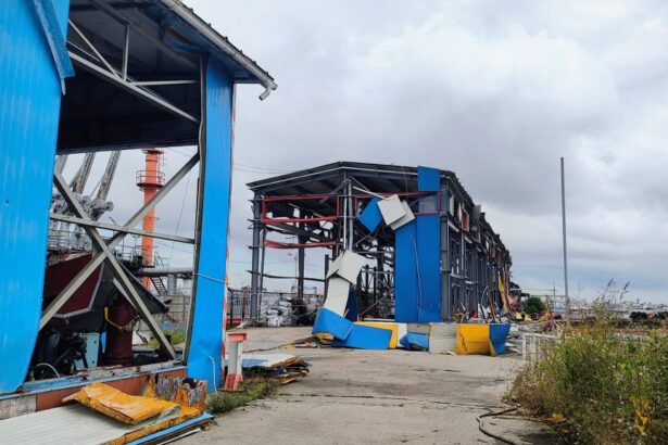 galerie foto video urmarile exploziei dronei din portul constanta cum arata sediul arsvom si halele nu au fost evaluate si nu au fost alocate fonduri 6a61e37a4e0f9