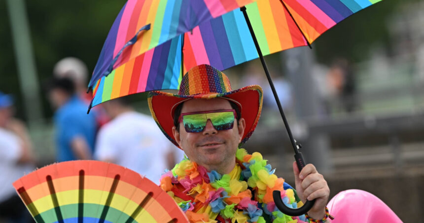 germania 1 milion de spectatori la parada pride de la koln cea mai mare manifestatie in favoarea democratiei din tara noastra 6a4a500192491