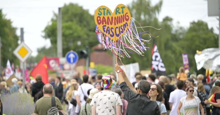 germania zeci de mii de manifestanti s au adunat la erfurt pentru a impiedica desfasurarea congresului partidului afd 6a49093974e38