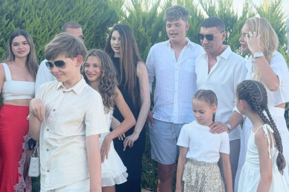 imagini rare cu cei noua copii ai lui cristi borcea valentina pelinel mesaj emotionant despre familia numeroasa 6a508f5f9c756