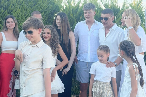 imagini rare cu cei noua copii ai lui cristi borcea valentina pelinel mesaj emotionant despre familia numeroasa 6a508f5f9c756