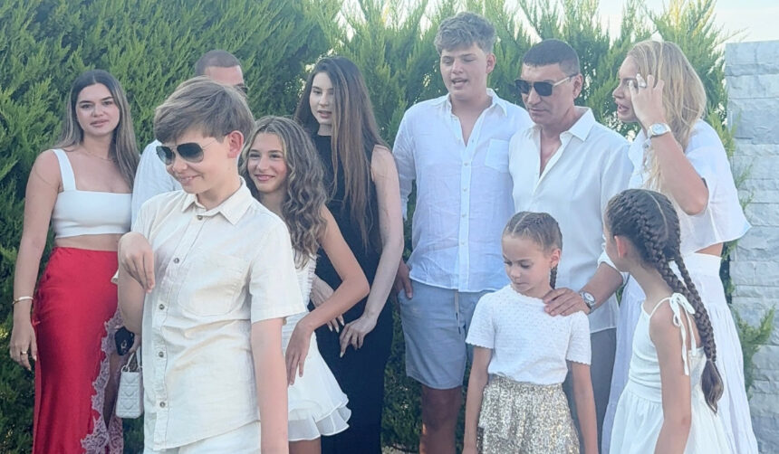 imagini rare cu cei noua copii ai lui cristi borcea valentina pelinel mesaj emotionant despre familia numeroasa 6a508f5f9c756