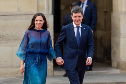 imagini rare cu mirabela gradinaru si presedintele romaniei nicusor dan la dineul oferit de emmanuel macron stil si eleganta la palatul elysee 6a5b2ccda36ac