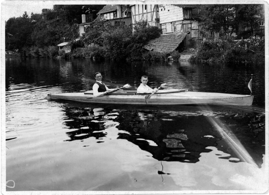 in anii 1930 un barbat a navigat 50 000 de kilometri intr un caiac din germania pana in australia 6a569e5aa43c8